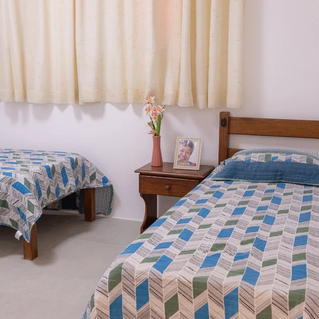 quarto-idosa